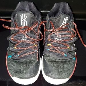 Kyrie Nike "friends" sneakers